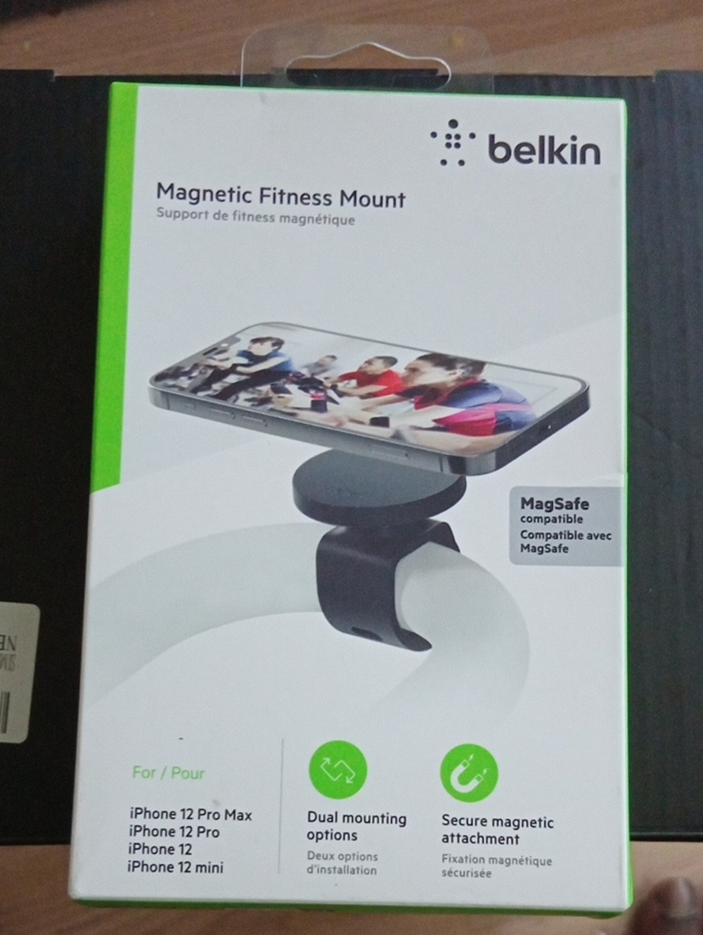 Belkin Magnetic Fitness Mount - Black and Green Accent